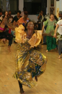 Nogaye Ngom teaching at Babacar Mbaye's class in New York.